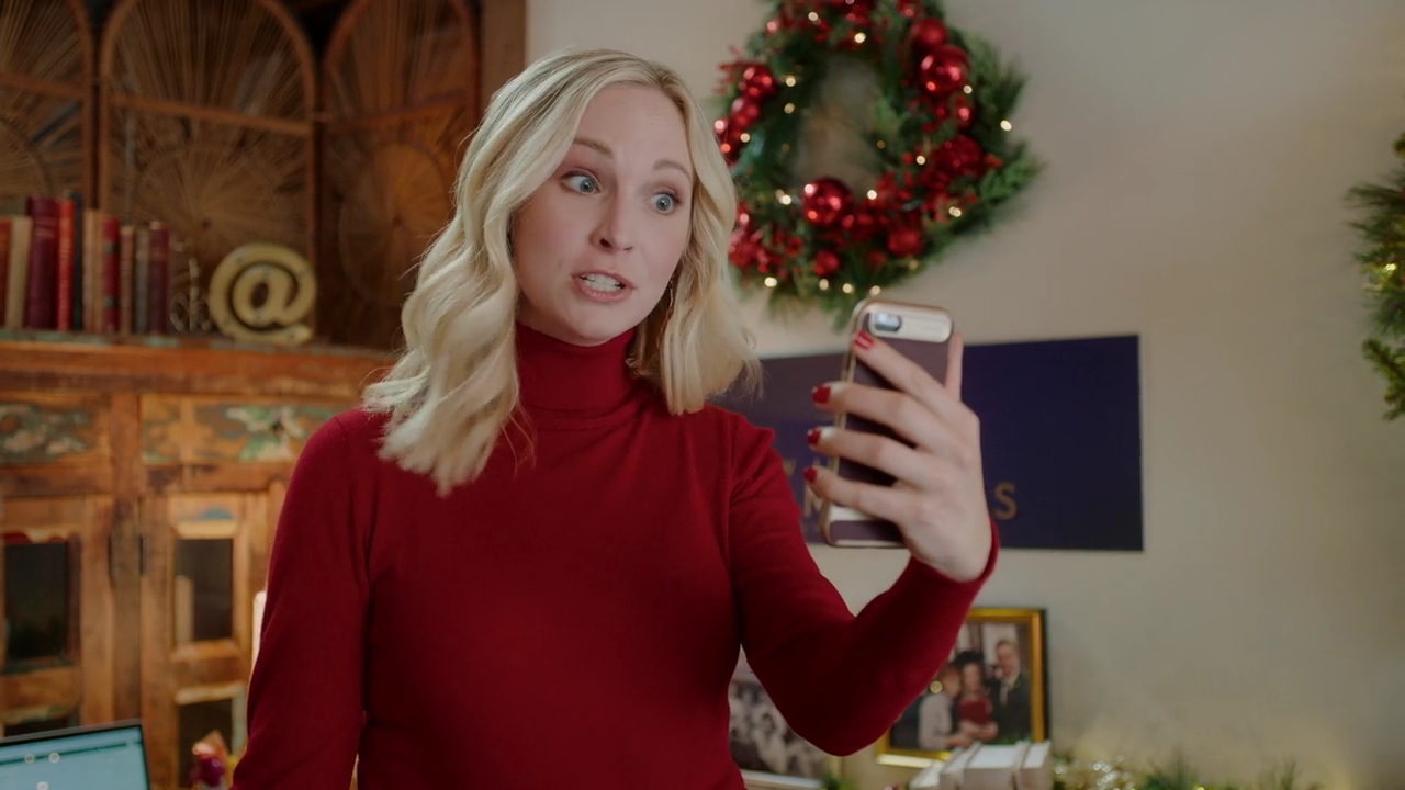 VampireDiariesWorld-dot-nl_ChristmasInTune0311.jpg VampireDiariesWorld-dot-nl_ChristmasInTune0311.jpg