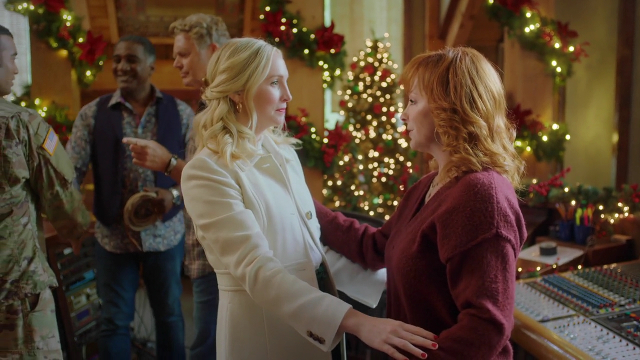 VampireDiariesWorld-dot-nl_ChristmasInTune1197.jpg VampireDiariesWorld-dot-nl_ChristmasInTune1197.jpg