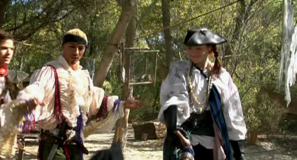 VampireDiariesWorld-dot-org_PirateCamp3923.jpg