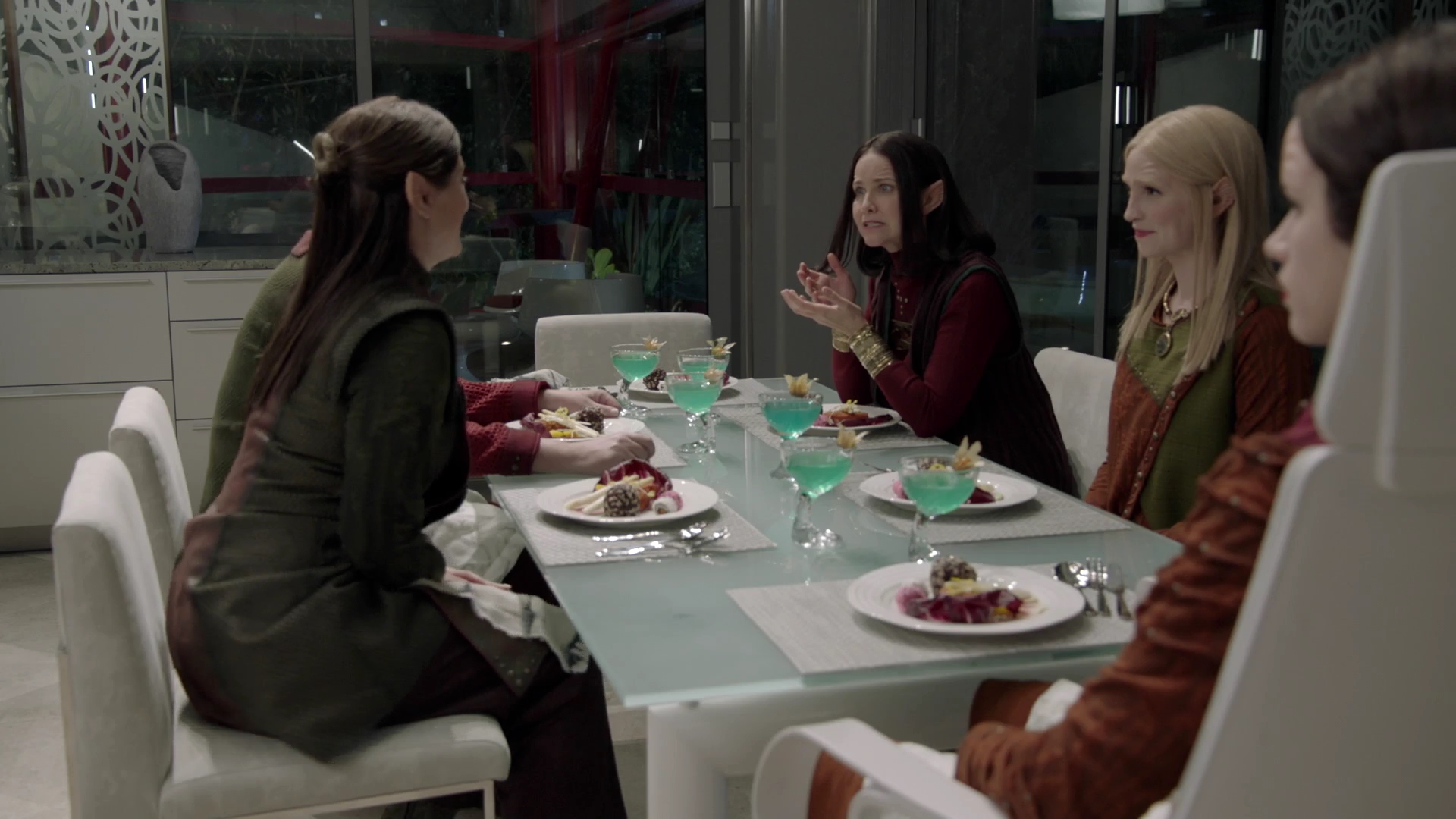 VampireDiariesWorld-dot-nl_TheOrville2x03-1435.jpg