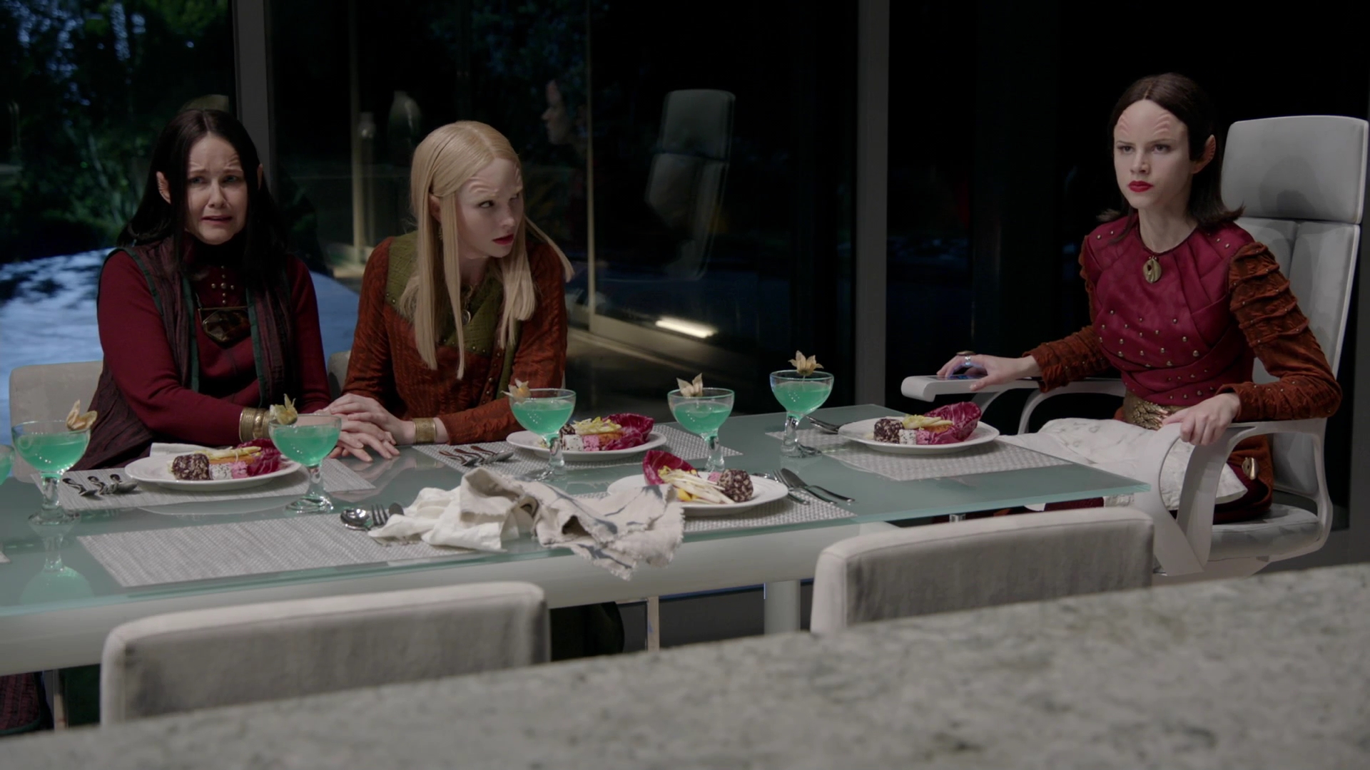 VampireDiariesWorld-dot-nl_TheOrville2x03-1602.jpg