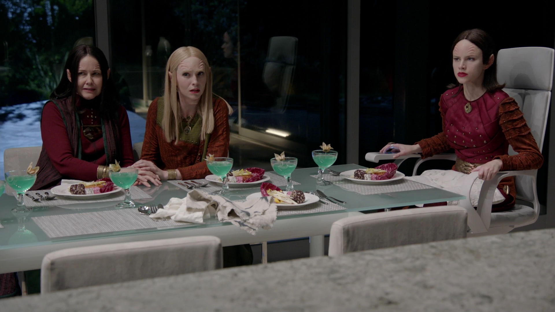 VampireDiariesWorld-dot-nl_TheOrville2x03-1603.jpg