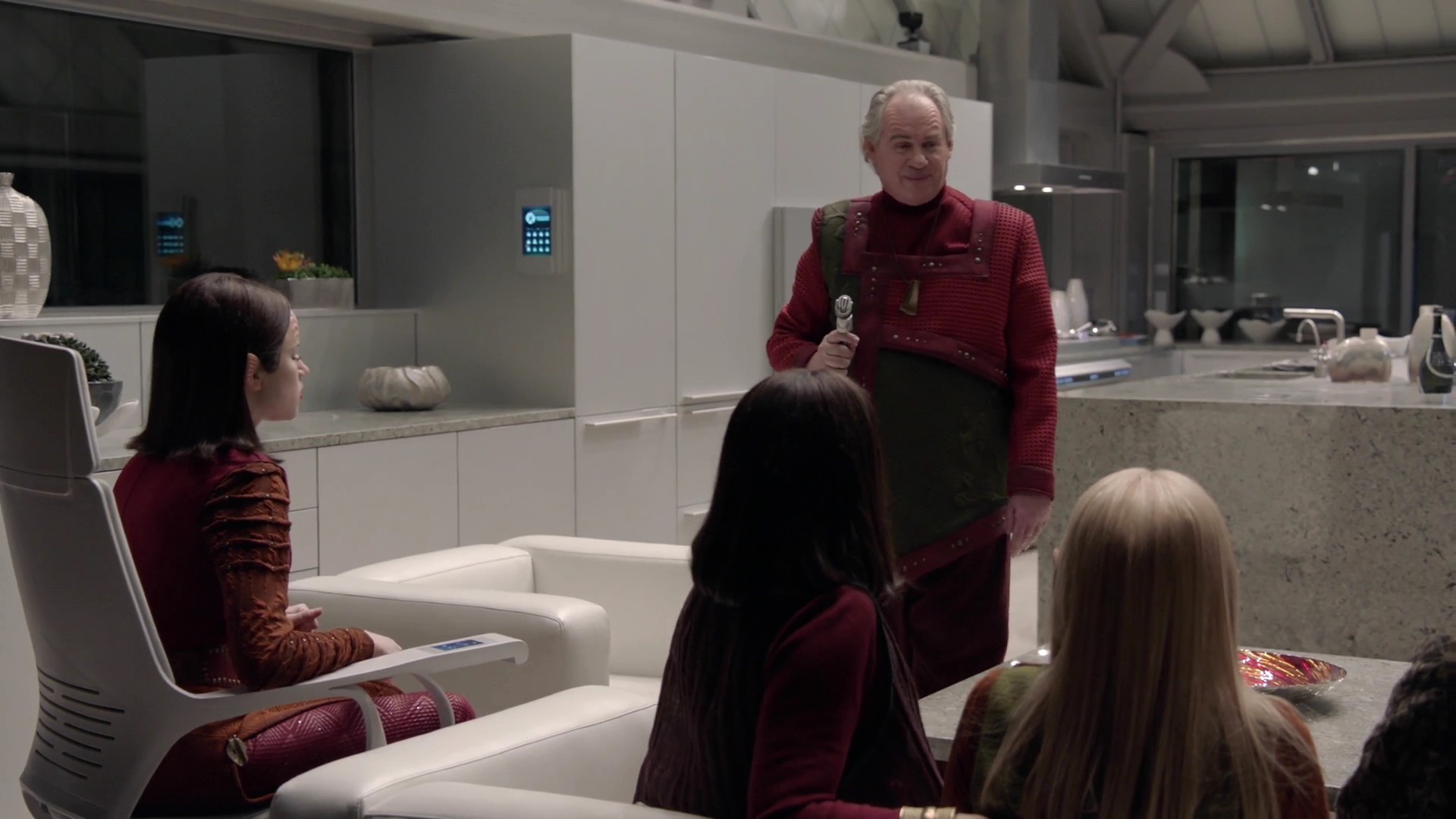 VampireDiariesWorld-dot-nl_TheOrville2x03-1758.jpg