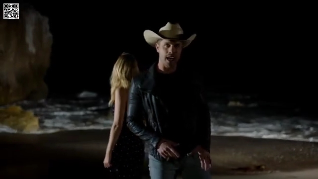 VampireDiariesWorld-dot-nl_DustinLynch-SmallTownBoy0531.jpg