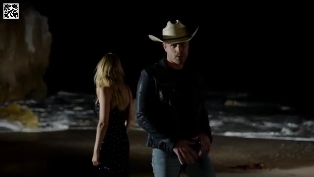 VampireDiariesWorld-dot-nl_DustinLynch-SmallTownBoy0532.jpg