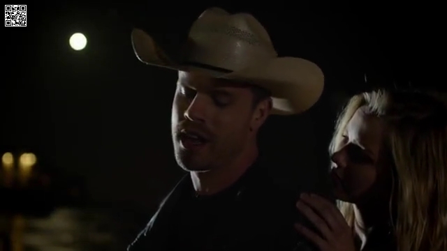 VampireDiariesWorld-dot-nl_DustinLynch-SmallTownBoy0601.jpg