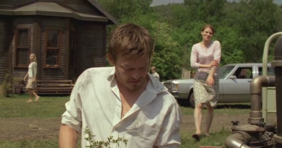 VampireDiairiesWorld-dot-org_TheMessenger2-TheScarecrow0151.jpg
