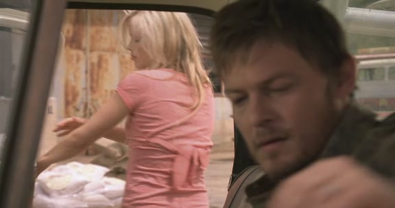 VampireDiairiesWorld-dot-org_TheMessenger2-TheScarecrow0327.jpg