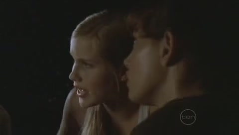 VampireDiariesWorld-dot-Org_H2OJustAddWater1x01-0525.jpg
