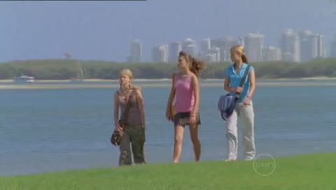 VampireDiariesWorld-dot-Org_H2OJustAddWaterS01E02-0307.jpg