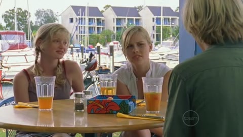 VampireDiariesWorld-dot-Org_H2OJustAddWaterS01E03-0131.jpg