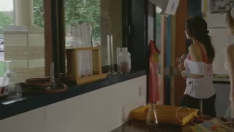 VampireDiariesWorld-dot-Org_H2OJustAddWaterS01E03-0252.jpg