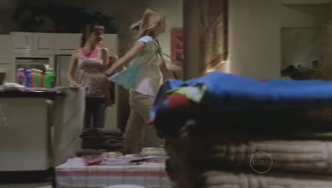 VampireDiariesWorld-dot-Org_H2OJustAddWaterS01E04-0636.jpg