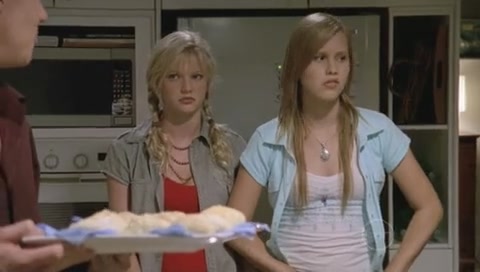 VampireDiariesWorld-dot-Org_H2OJustAddWaterS01E04-0739.jpg