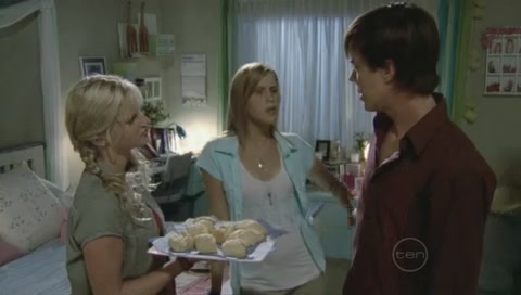 VampireDiariesWorld-dot-Org_H2OJustAddWaterS01E04-0857.jpg