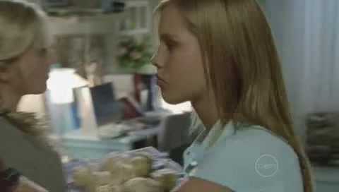 VampireDiariesWorld-dot-Org_H2OJustAddWaterS01E04-0895.jpg