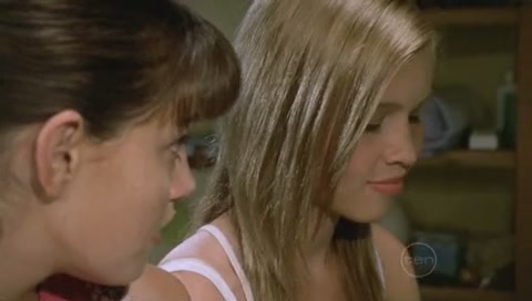 VampireDiariesWorld-dot-Org_H2OJustAddWaterS01E04-1179.jpg
