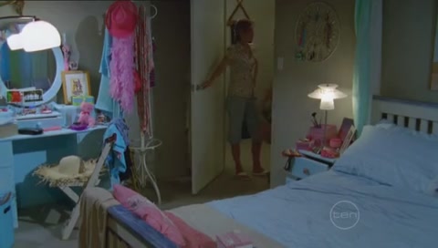 VampireDiariesWorld-dot-Org_H2OJustAddWaterS01E06-0399.jpg