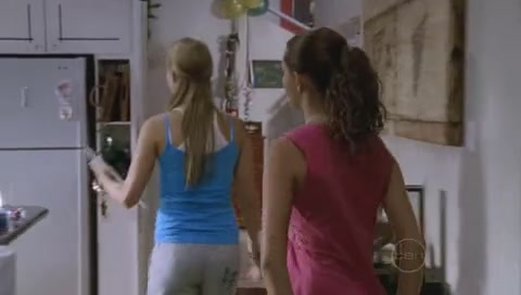 VampireDiariesWorld-dot-Org_H2OJustAddWaterS01E07-0080.jpg