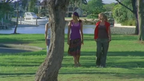VampireDiariesWorld-dot-Org_H2OJustAddWaterS01E08-1572.jpg