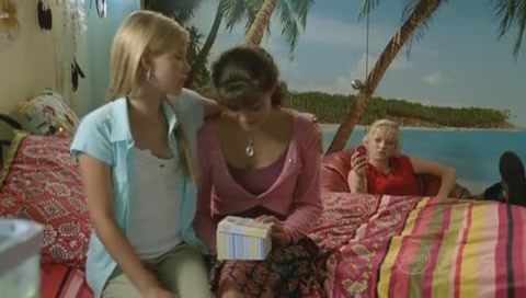 VampireDiariesWorld-dot-Org_H2OJustAddWaterS01E09-0035.jpg