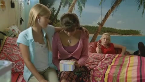 VampireDiariesWorld-dot-Org_H2OJustAddWaterS01E09-0036.jpg