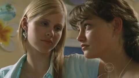 VampireDiariesWorld-dot-Org_H2OJustAddWaterS01E09-0044.jpg