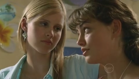 VampireDiariesWorld-dot-Org_H2OJustAddWaterS01E09-0045.jpg