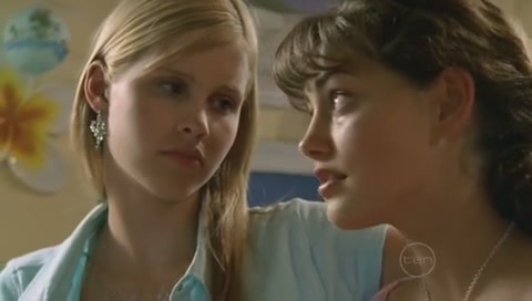 VampireDiariesWorld-dot-Org_H2OJustAddWaterS01E09-0046.jpg