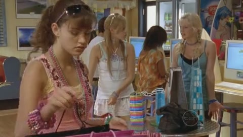 VampireDiariesWorld-dot-Org_H2OJustAddWaterS01E09-0654.jpg