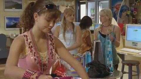 VampireDiariesWorld-dot-Org_H2OJustAddWaterS01E09-0657.jpg