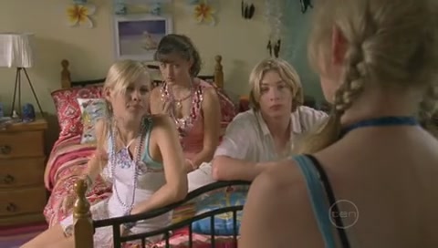 VampireDiariesWorld-dot-Org_H2OJustAddWaterS01E09-0709.jpg