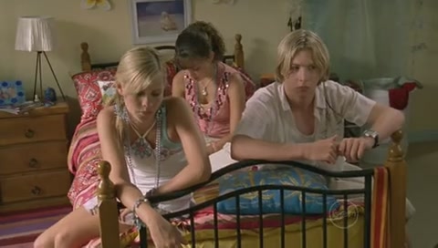 VampireDiariesWorld-dot-Org_H2OJustAddWaterS01E09-0752.jpg