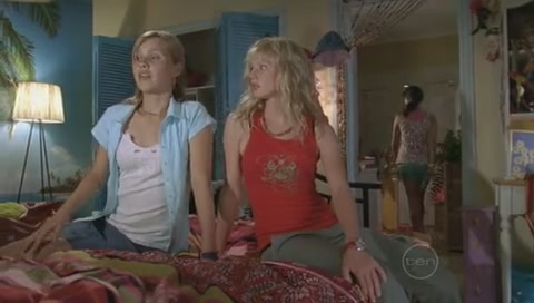 VampireDiariesWorld-dot-Org_H2OJustAddWaterS01E12-3318.jpg