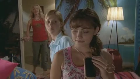 VampireDiariesWorld-dot-Org_H2OJustAddWaterS01E12-3379.jpg