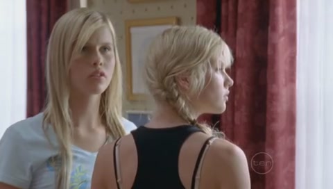 VampireDiariesWorld-dot-Org_H2OJustAddWaterS01E12-3713.jpg