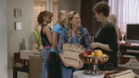VampireDiariesWorld-dot-Org_H2OJustAddWaterS01E130367.jpg
