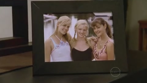 VampireDiariesWorld-dot-Org_H2OJustAddWaterS01E131355.jpg