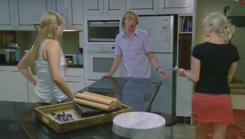 VampireDiariesWorld-dot-Org_H2OJustAddWaterS01E14-0518.jpg
