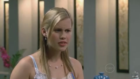 VampireDiariesWorld-dot-Org_H2OJustAddWaterS01E14-0550.jpg