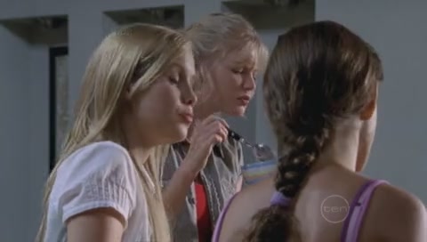 VampireDiariesWorld-dot-Org_H2OJustAddWaterS01E17-0063.jpg
