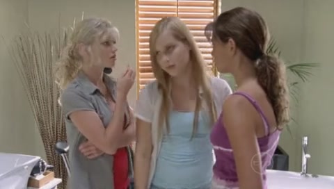 VampireDiariesWorld-dot-Org_H2OJustAddWaterS01E17-1128.jpg