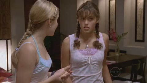 VampireDiariesWorld-dot-Org_H2OJustAddWaterS01E18-1925.jpg