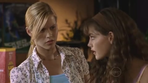 VampireDiariesWorld-dot-Org_H2OJustAddWaterS01E22-0033.jpg