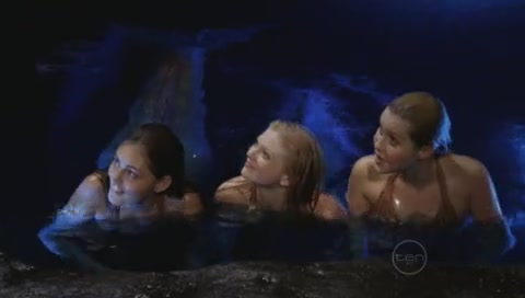 VampireDiariesWorld-dot-Org_H2OJustAddWaterS01E26-2031.jpg