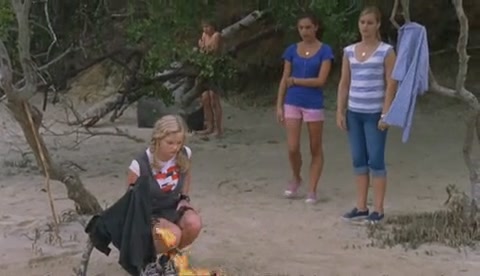 VampireDiariesWorld-dot-Org_H2OJustAddWaterS02E01-1007.jpg