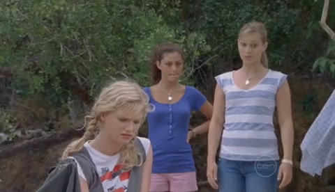 VampireDiariesWorld-dot-Org_H2OJustAddWaterS02E01-1018.jpg
