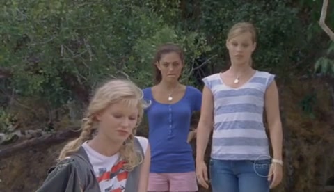 VampireDiariesWorld-dot-Org_H2OJustAddWaterS02E01-1019.jpg