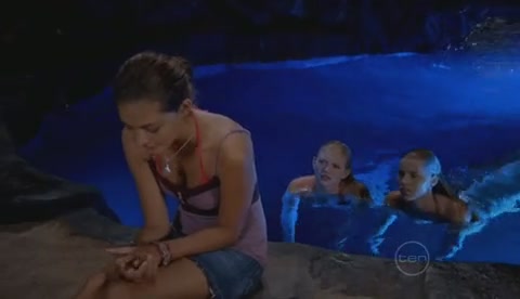 VampireDiariesWorld-dot-Org_H2OJustAddWaterS02E02-0248.jpg