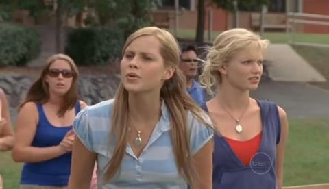 VampireDiariesWorld-dot-Org_H2OJustAddWaterS02E02-0711.jpg